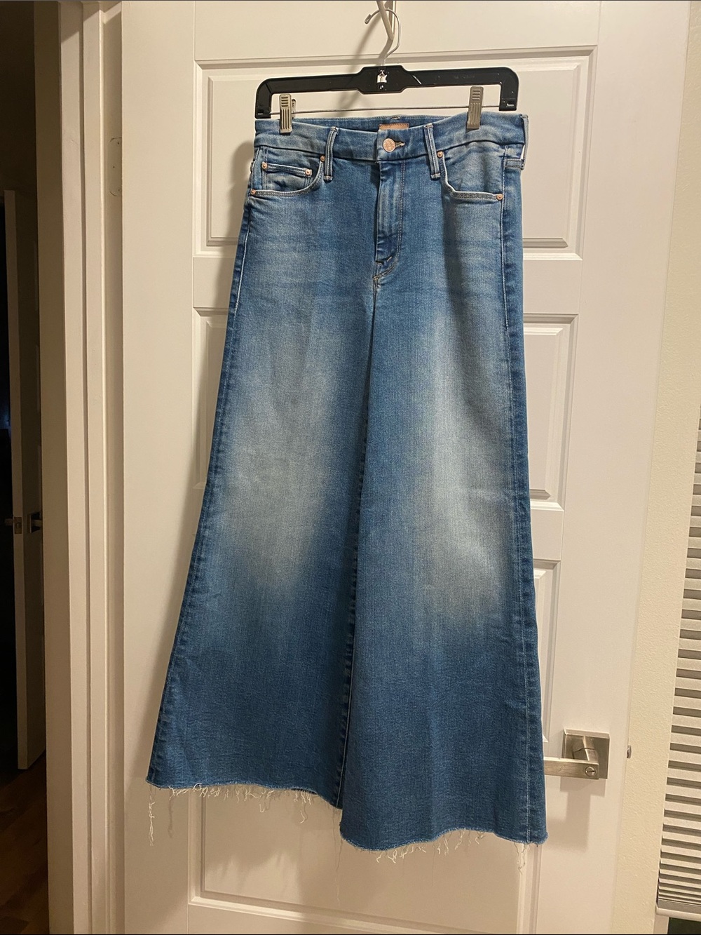 Mother denim petites
The Lil roller fray
Size 28
Color Fan Favorite - Picture 5 of 12